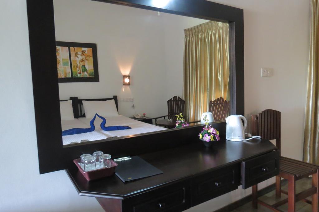 Scandinavia Hotel Hikkaduwa Kamer foto
