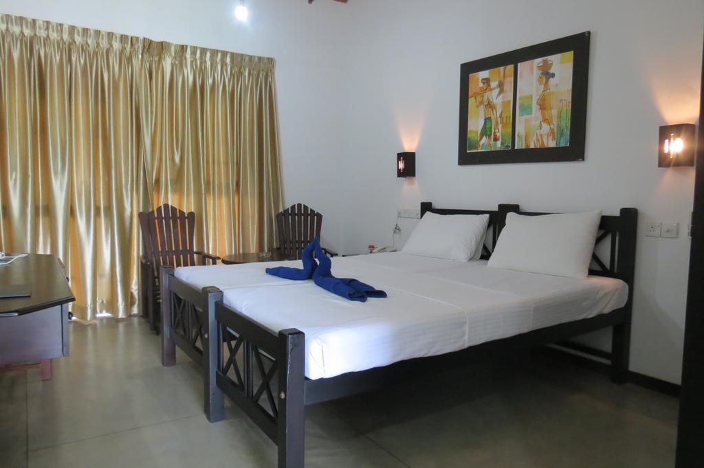 Scandinavia Hotel Hikkaduwa Kamer foto