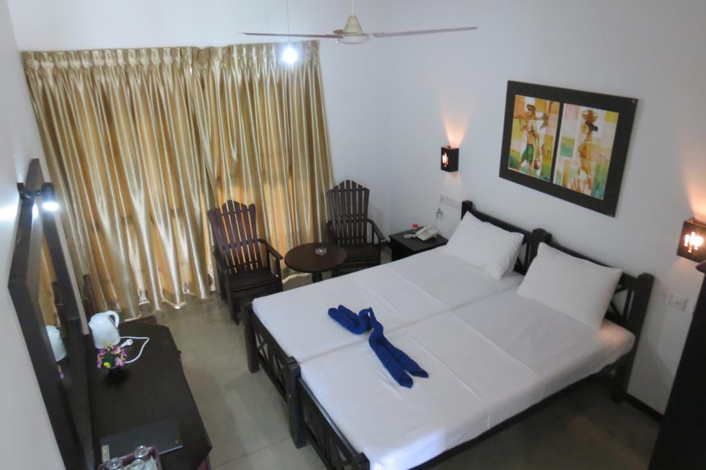 Scandinavia Hotel Hikkaduwa Kamer foto