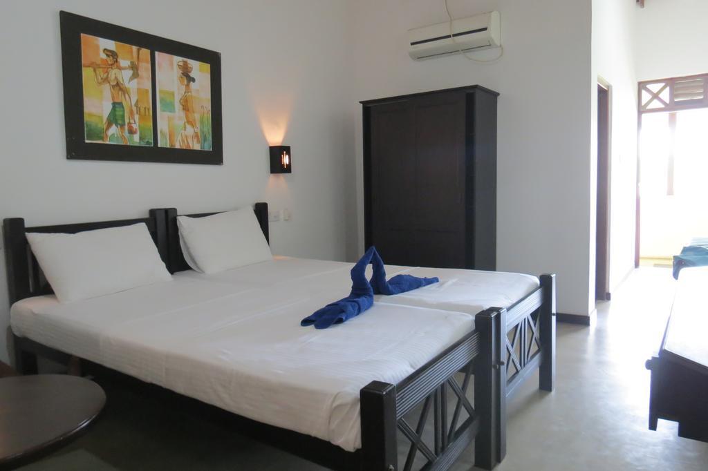 Scandinavia Hotel Hikkaduwa Kamer foto