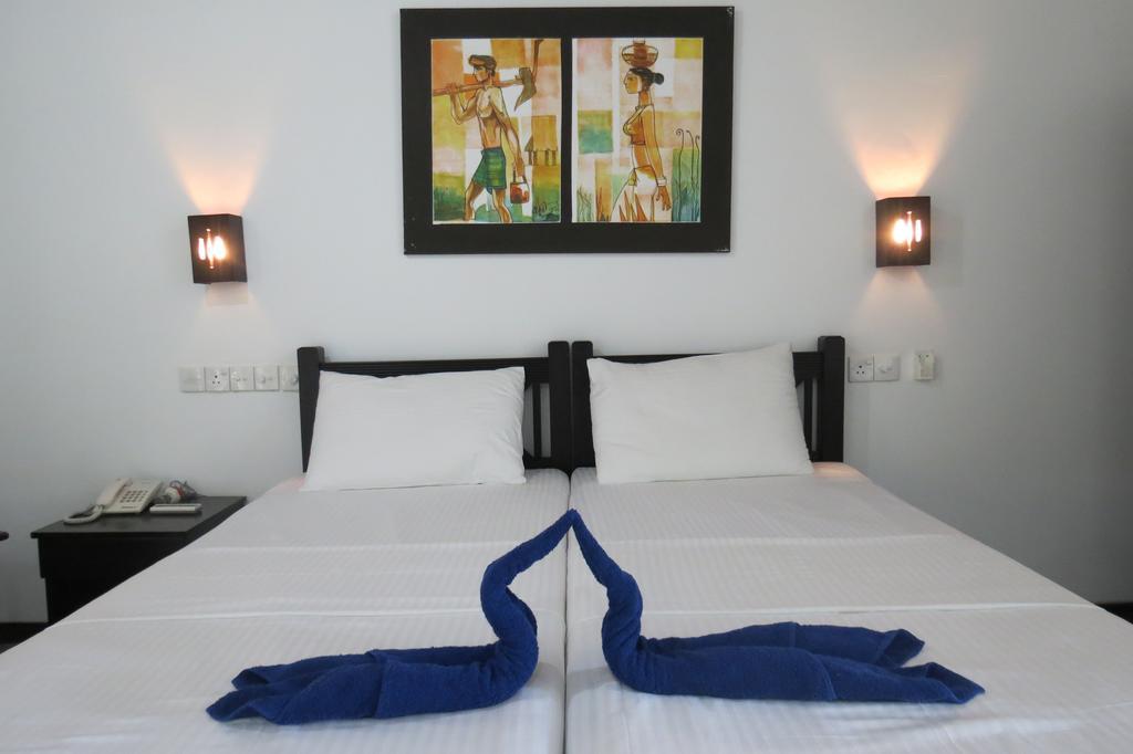 Scandinavia Hotel Hikkaduwa Buitenkant foto